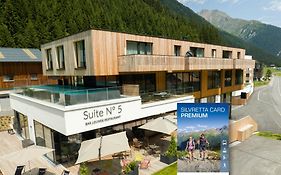 All-Suite Resort Paznaun Silvretta Premium Card Ende Juni bis Anfang Oktober inkludiert