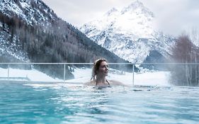 All-Suite Resort Paznaun Silvretta Premium Card Ende Juni bis Anfang Oktober inkludiert